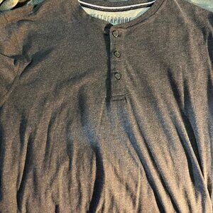 Grey short sleeve henley shirt size L